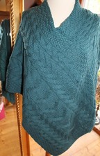 Aran poncho zopfmuster petrol - zopfmuster,