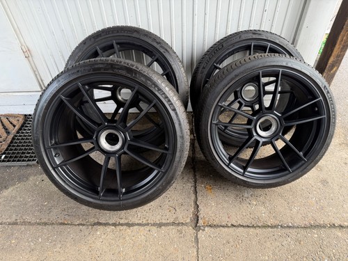 Original porsche 992 gts - 992,