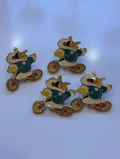 Pins und Anstecknadeln, Gesamt