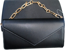 Schwarze Clutch mit goldener