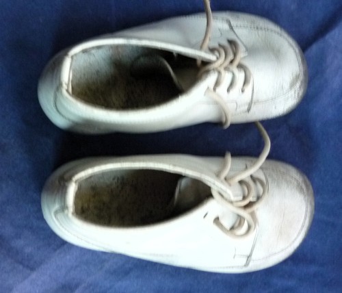 Alte kinderschuhe weiß - kinderschuhe,