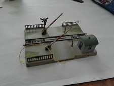 MÄRKLIN Bahnübergang Blech mit Schranken und Häuschen-60.er/70.er Jahre