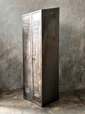 Aufgearbeitete vintage Spinde mit schrägem Dach - worksberlin.com