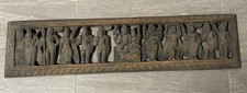 Großes Holzrelief mit