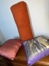 4 Sofakissen 1 Rolle synthetische Füllung - die braun gestreiften sind unbenutzt