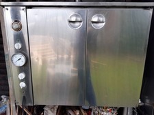 Räucherofen-Räucherschrank Edelstahl isoliert