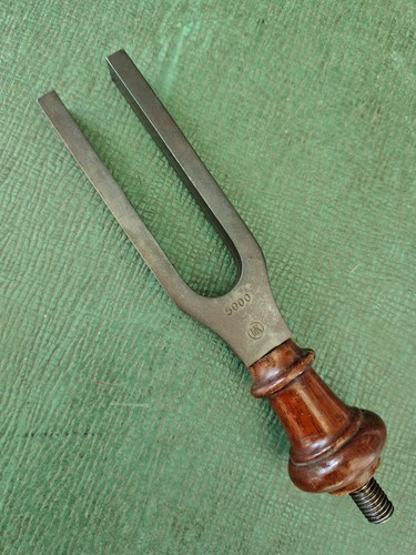 Alte stimmgabel stahl - stahl,,