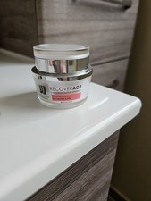 Beate Johnen Skinlike