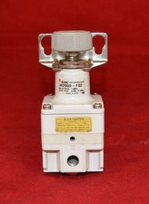 SMC Druckregler Druckminderer IR2000 - F02 mit Befestigung Pneumatik