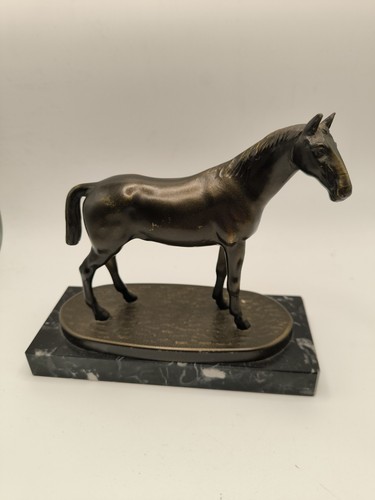 Pferdefigur aus bronze auf - aus,