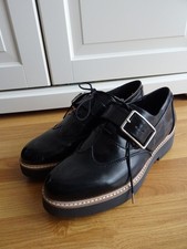 schwarze Schnürer von ZARA mit Plateausohle, Größe 38 - NEU