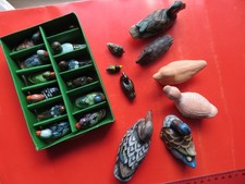 21 kleine Deko - Enten, Holz bzw. Keramik, 2 bis 9 cm lang, vielfarbig