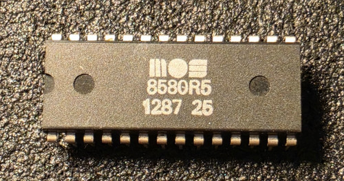 Mos 8580 commodore - mos,