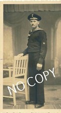 Foto WK II PK, Solatenportrait Kriegsmarine Uniform Atelierfoto B 1.36