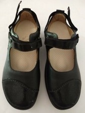 LucRo by schein Womens  Black