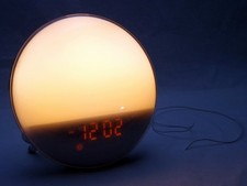 Sonnenaufgang Radio Wecker Tageslicht Simulation Wake up LED RGB Sonnenuntergang