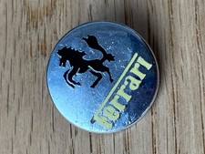 Ferrari silberne brosche - ferrari,