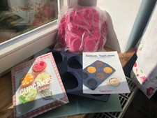 Tupper Tupperware Sillikon Backset Silikonform Cupcakes Hello Kitty und Rezepthe