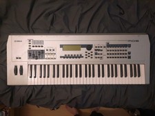 Yamaha MO6  Music Production Synthesizer (2005)  Workstation [61 Keys]