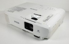Epson EB-S05 3LCD-Technologie 3.200 lmn bis 10000 Lampenstd. 15.000 : 1 *