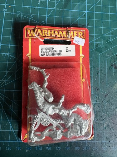 Daemonetten standartentraeger - ,
