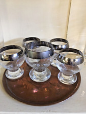 Gläser mit Silberrand -