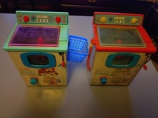 2 Vintage Yonezawa Toys Weißblech Aufzieh Waschmaschinen Made in Japan Retro