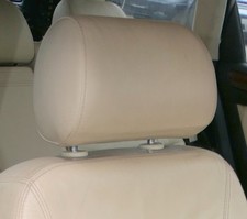 1x A4 B5 A6 4B Kopfstütze vorne rechts/links Leder vanille gelb Perlnappaleder