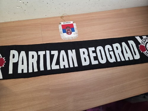 Fußballschal partizan belgrad - fußballschal,