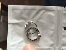 Exklusive Mini Creolen / Huggies – Silberfarben mit funkelnden Zirkonia