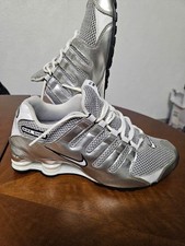 Schönes NIKE SHOX NZ SCHÜHPAAR in seltener Fabe in der Größe 42