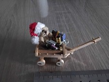 Kleiner Mini- Weihnachts-Teddybär  im Handwagen--Erzgebirge??        Puppenstube