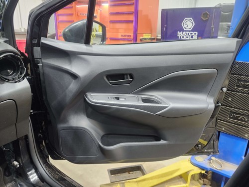 Nissan versa s - 20-25,