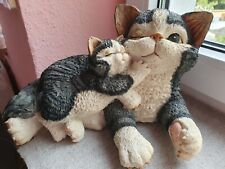 ""DEKORATIVE SÜSSE KATZENMAMMA MIT KATZENBABY ""