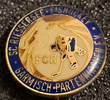 SC Riessersee Eishockey Anstecknadel Garmisch Partenkirchen rechts Lichtreflex 