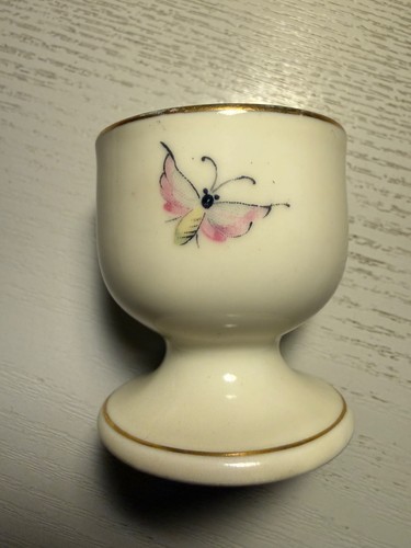 Alter eierbecher mit - eierbecher,