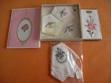 6 Taschentücher, Damentaschentücher m. Spitze und Stickerei, neu in OVP