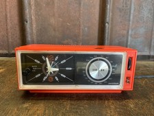 Universum Radiowecker Uhr