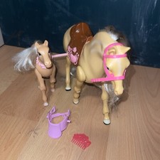 Mattel N1692 Barbie mit laufender Tawny und Baby Pferd Fohlen