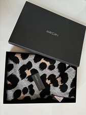 MARC CAIN, großer, weicher