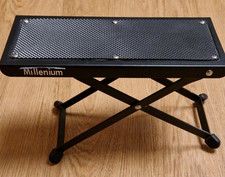 Gitarrenfußbank, mit rutschfester Gummiauflage, 4 Rastschritte, Metall, schwarz