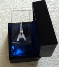 Glasquader mit Lasergravur