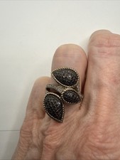 Schillernder Cluster-Ring aus