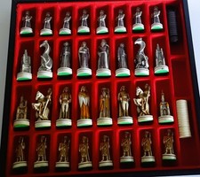 Schachspiel NIGRI "Fantasy World Due Torre" 35x35 cm signiert + Backgammon