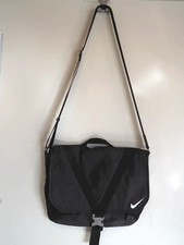 Nike sportswear essentials - sportswear,