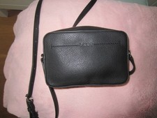 SchwarzeTasche v. DKNY Maße