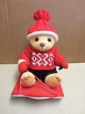 Bär Teddy Coca Cola  Winterkleidung Schlitten Kuschelbär Stoffbär okkerfarben 