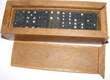 Altes DOMINO-Spiel in Holzschachtel mit Schiebedeckel 27 Steine