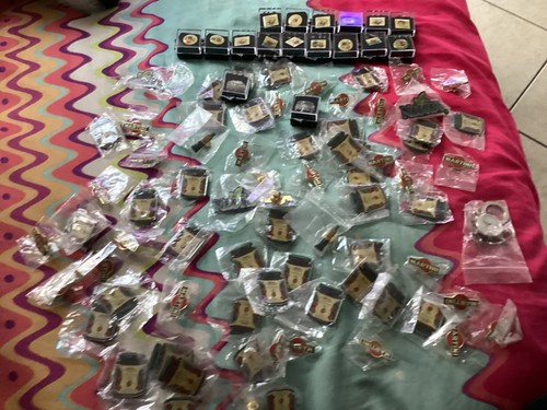 Pins konvolut jahre - pins,