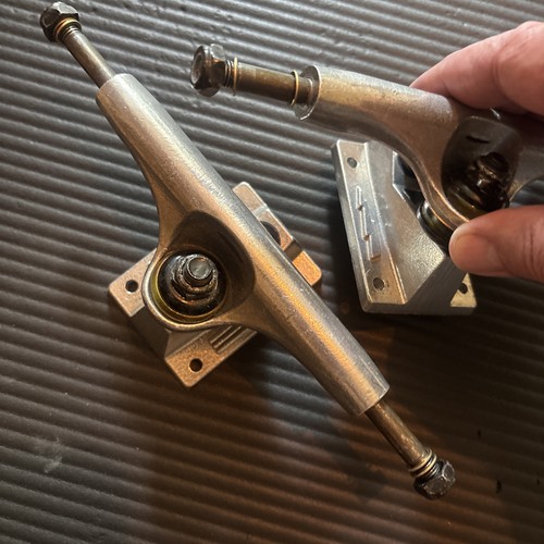 Thunder 147 trucks - th,